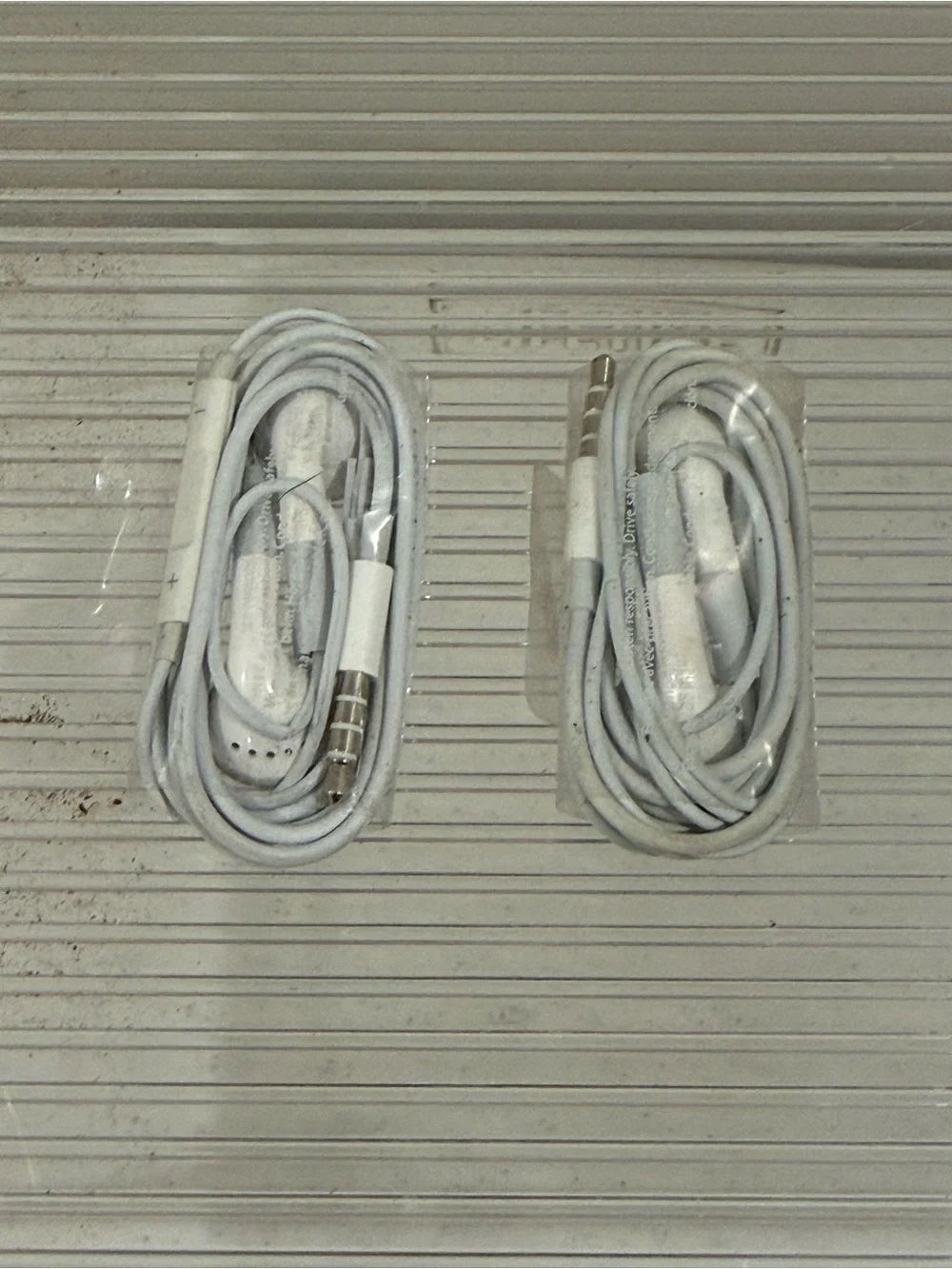 NEW Apple White Wired Earbuds with 3.5mm Jack - Pack of 2